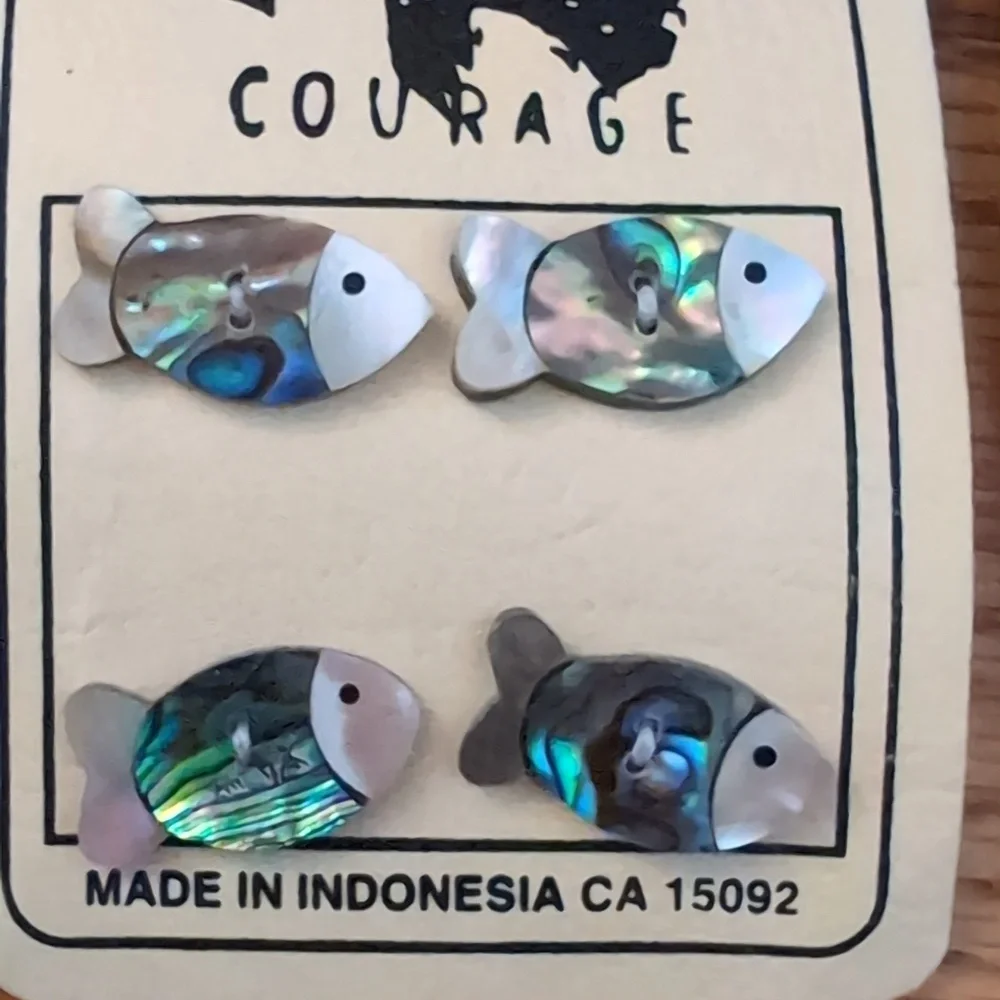 Buttons - Fish and Bunny Buttons - Picture 2 of 5